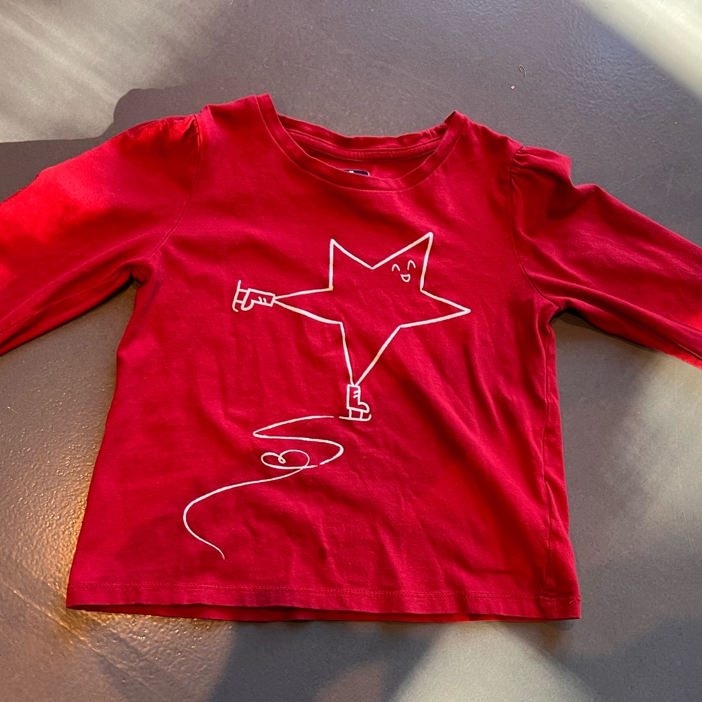 Gap Kids 5T red long sleeve tshirt with sparkly ice skating star on front